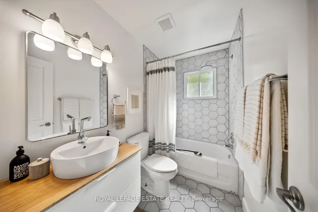 Additional image 26 of 6 Woodfield Rd