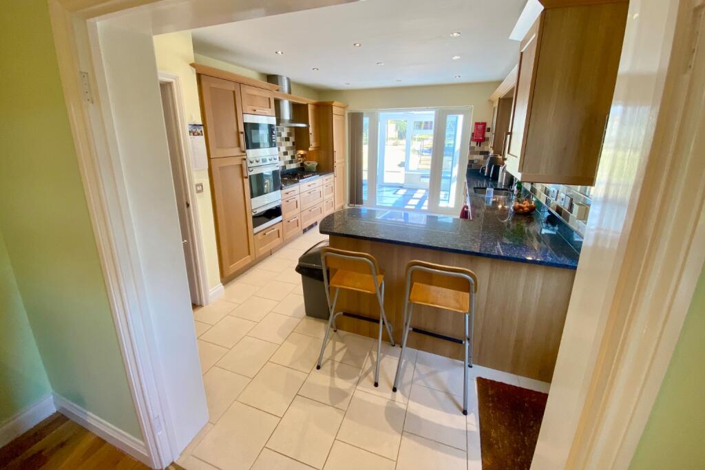 Additional image 33 of Mount Drive, Park Street, St. Albans, Hertfordshire, AL2