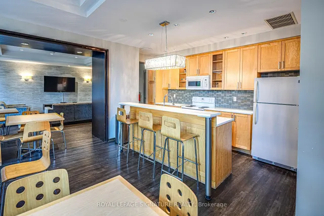 Additional image 24 of 212 Eglinton Ave Unit 402