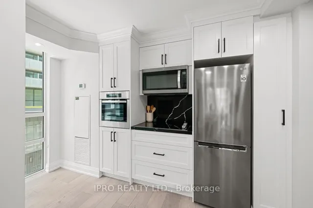 Additional image 16 of 19 Grand Trunk Cres Unit 506