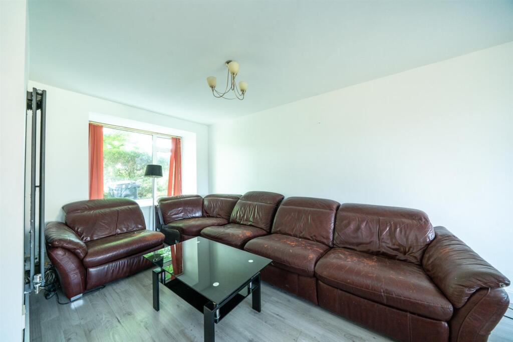 Additional image 3 of Hunt Close, St. Albans