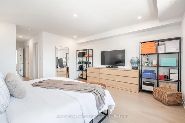 Additional image 37 of 120 Green Gardens Blvd