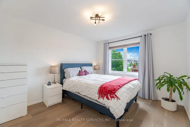 Additional image 27 of 900 Brassard Circ