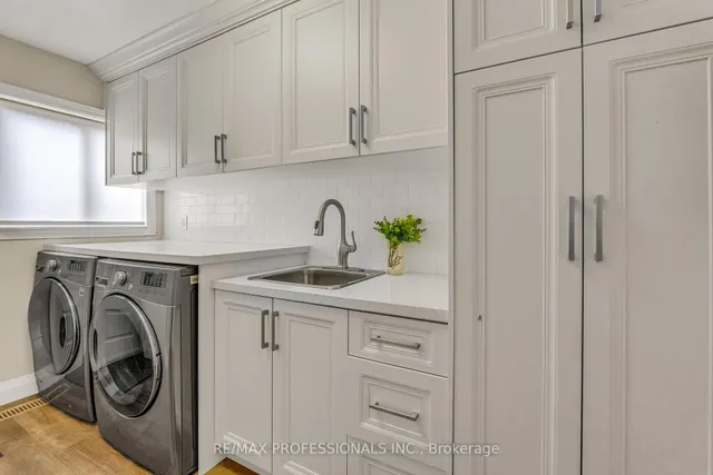 Additional image 31 of 53 Decarie Circ