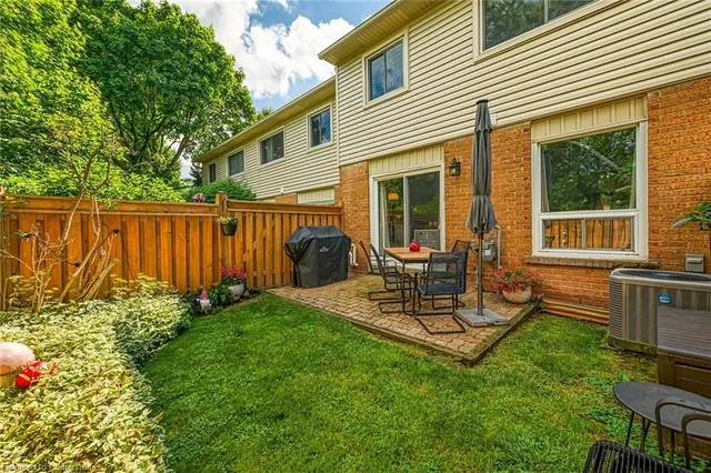 Additional image 37 of 1550 Newlands Cres Unit 11