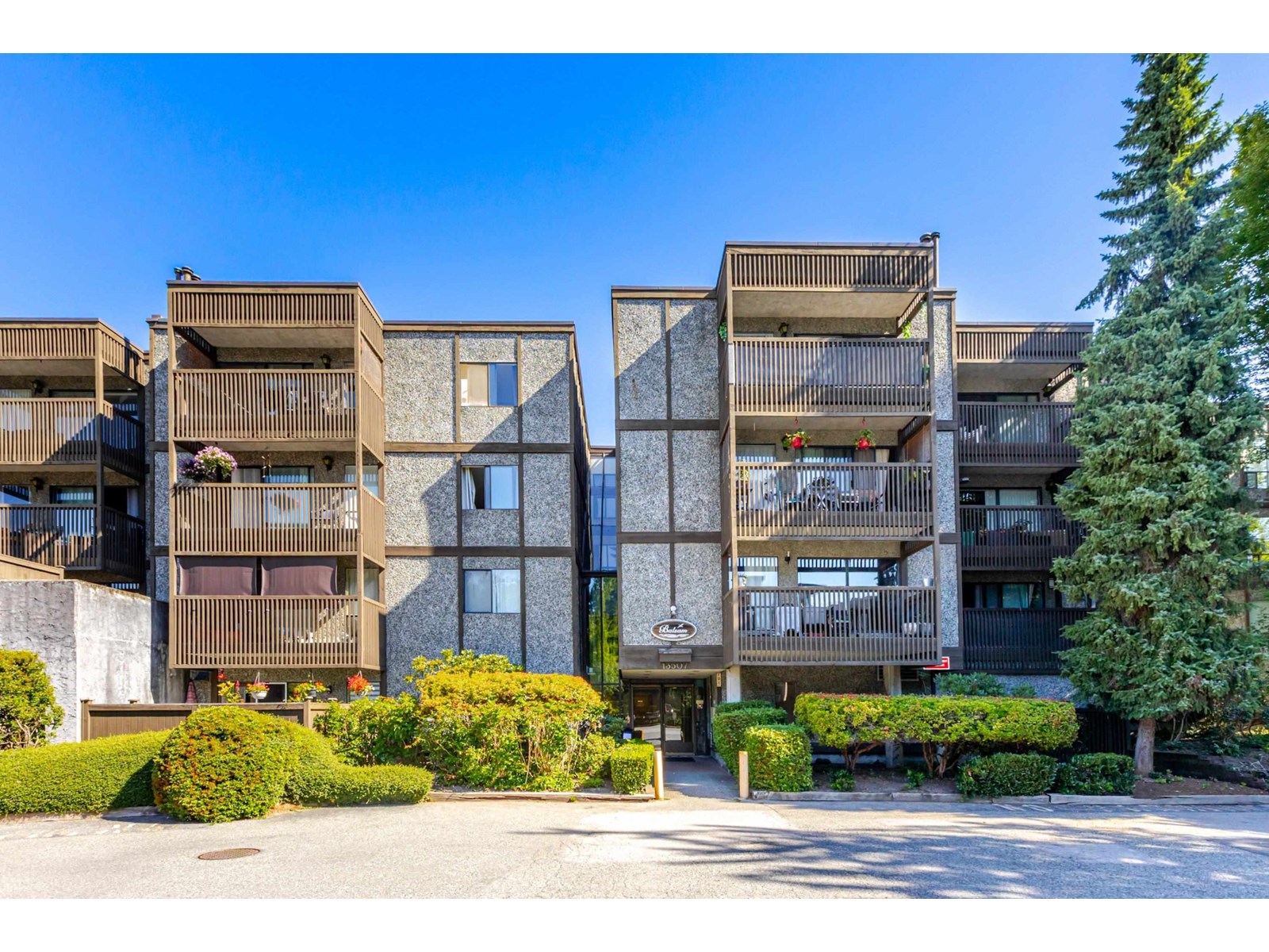 305 13507 96 AVENUE|Surrey, British Columbia V3V7P3
