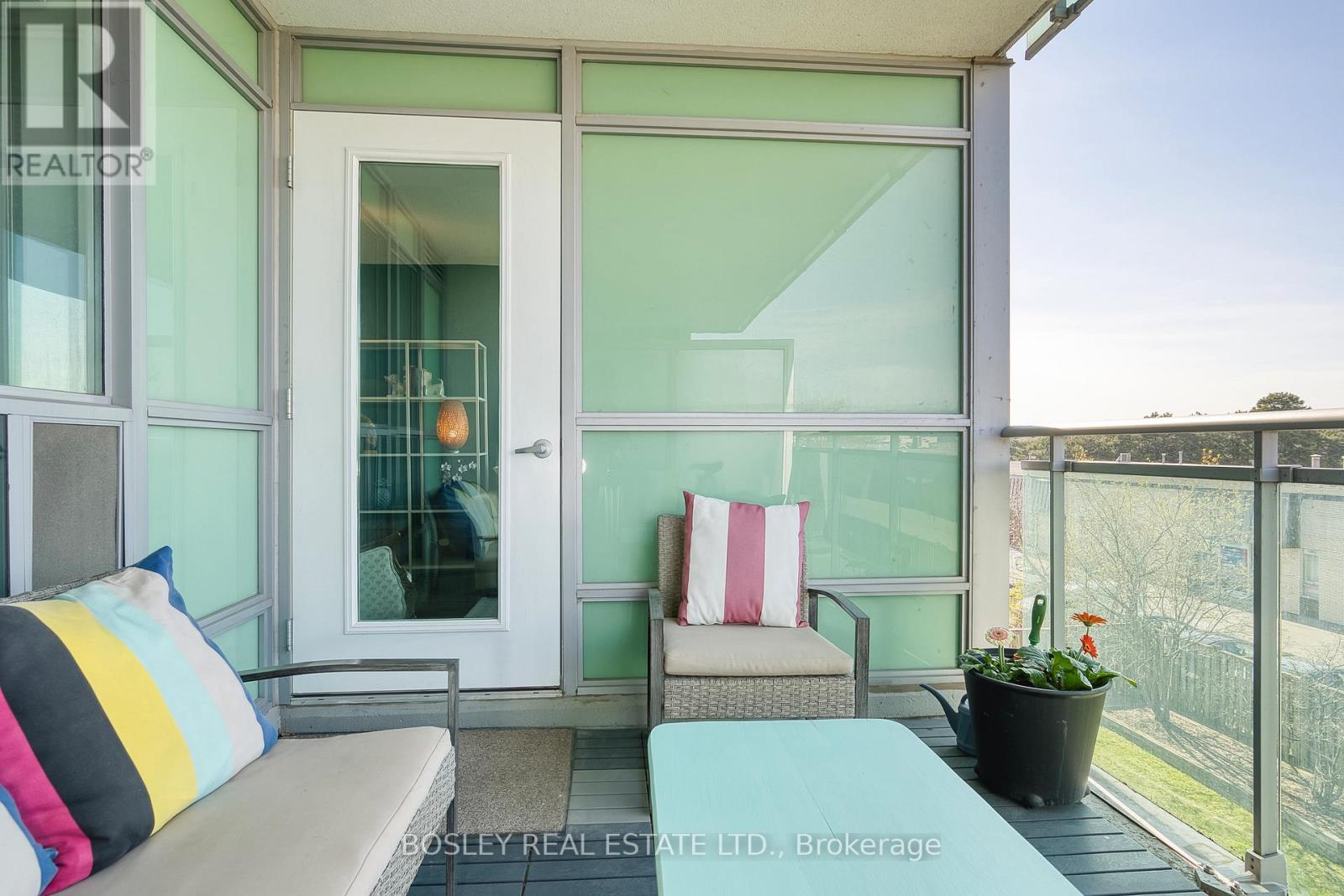 Property image for 326 - 60 FAIRFAX CRESCENT|Toronto (Clairlea-Birchmount), Ontario M1L0E1