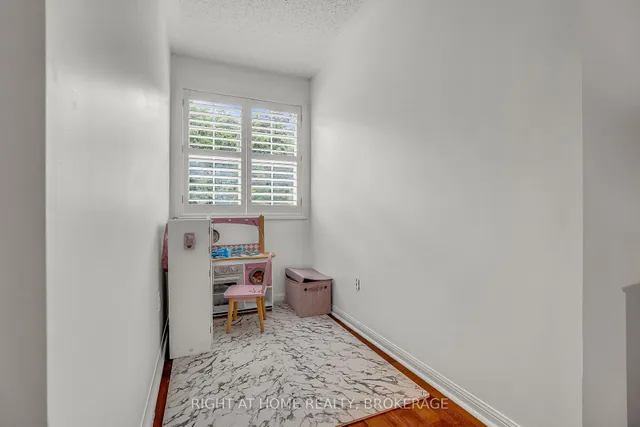 Additional image 39 of 928 Lancaster Blvd