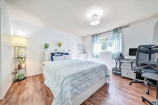 Additional image 24 of 88 Courtleigh Sq