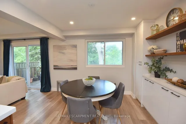 Additional image 18 of 459 Woodview Rd Unit 4