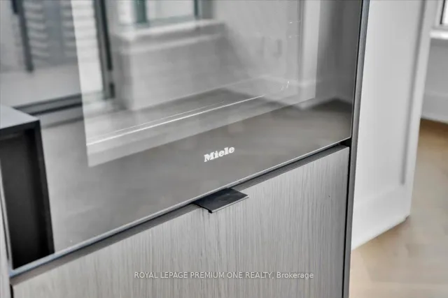 Additional image 16 of 11 Yorkville Ave Unit 6007