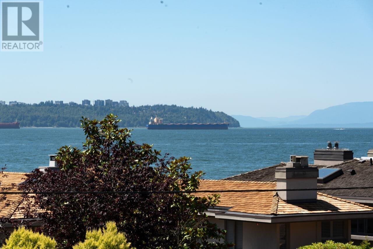 203 225 24TH STREET|West Vancouver, British Columbia V7V4G9