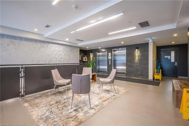 Additional image 5 of 690 King St Unit 602