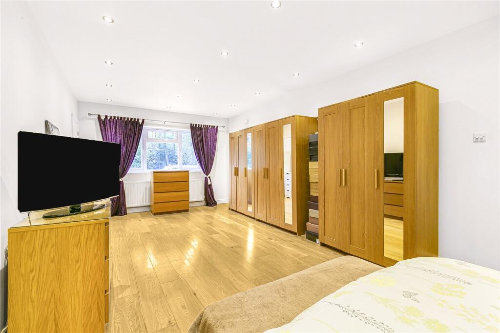 Additional image 14 of Pine Grove, Brookmans Park, Hertfordshire, AL9