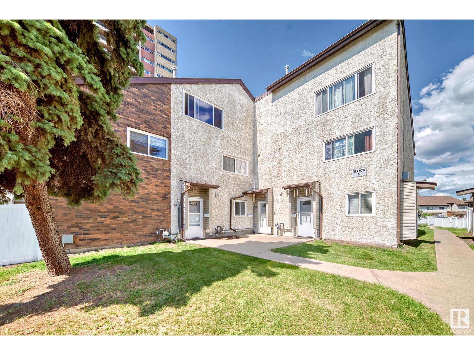 6D MEADOWLARK VG NW NW|Edmonton, Alberta T5R5X3