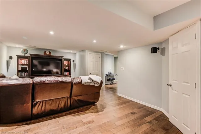 Additional image 28 of 54 Huck Cres