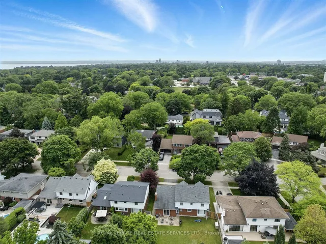 Additional image 46 of 4240 Dunvegan Rd