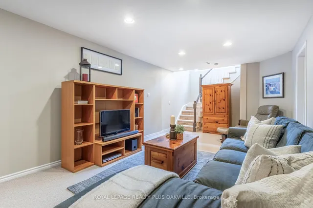 Additional image 33 of 232 Lexington Rd