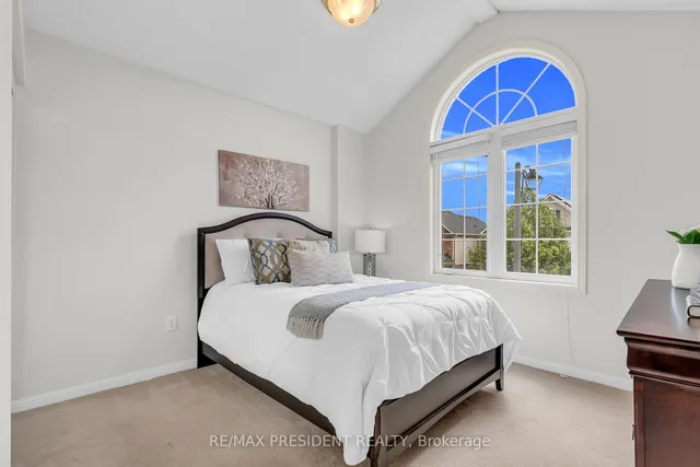 房产图片 36 - 670 Irving Terr