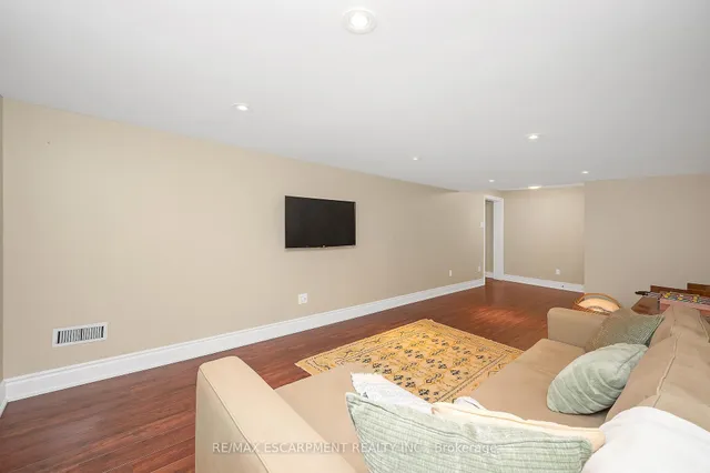 Additional image 36 of 1354 Edgeware Rd