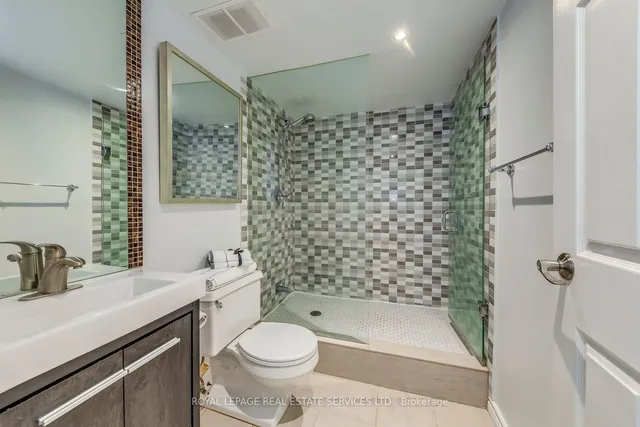 Additional image 42 of 33 Harbour Sq Unit 1032