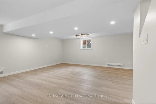 Additional image 16 of 2 Pipers Green Crt