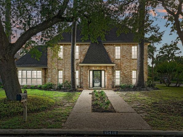 15411 Fawn Villa Dr, Houston, TX 77068