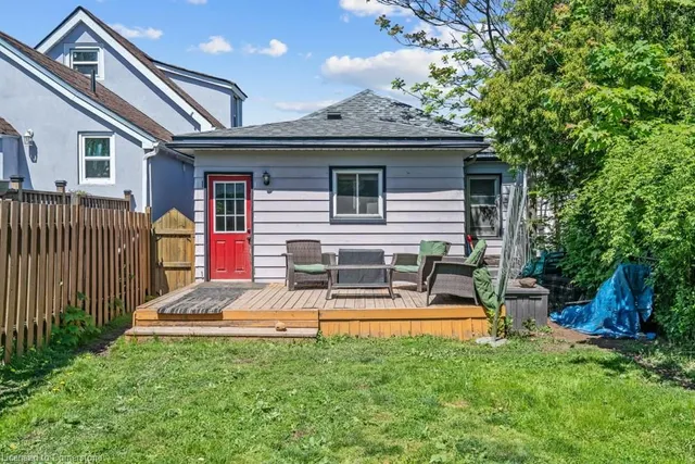 Additional image 24 of 30 Robins Ave