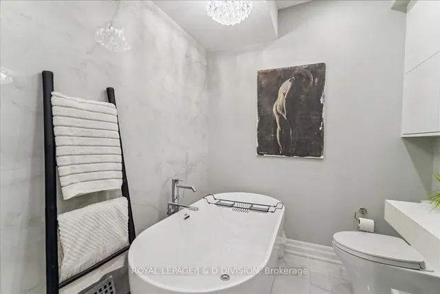 Additional image 20 of 361 Roehampton Ave