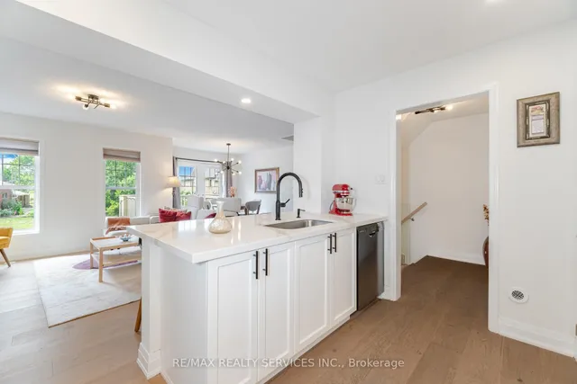 Additional image 16 of 900 Brassard Circ