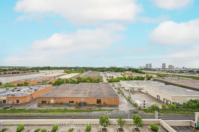 房产图片 41 - 151 Village Green Sq 单元 1008