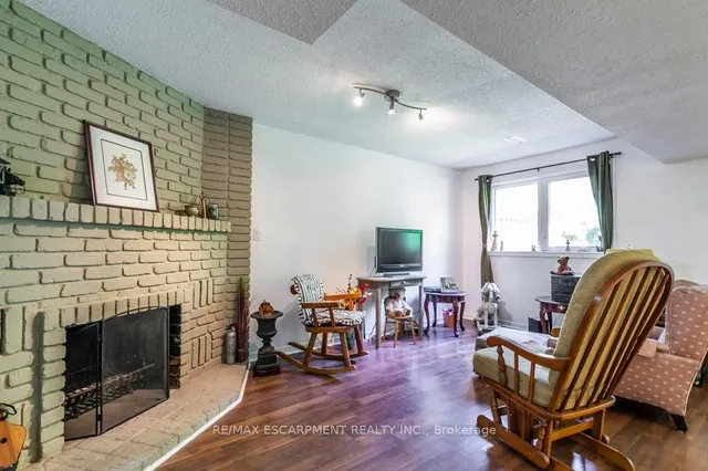 Additional image 25 of 109 Wilson St Unit 14