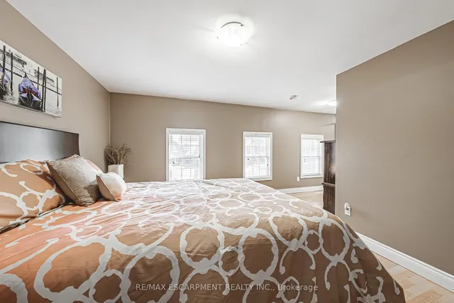 Additional image 21 of 412 Melanie Cres