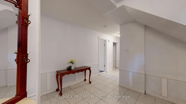 Additional image 25 of 574 Queens Dr