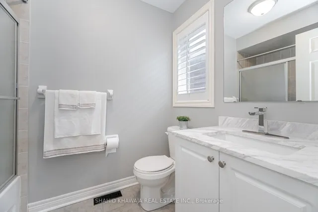 Additional image 32 of 355 Bessborough Dr