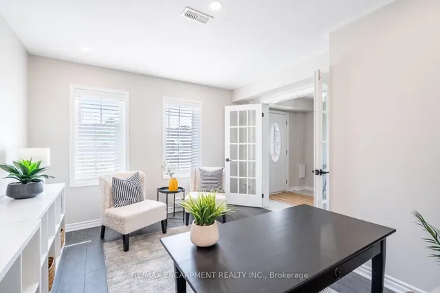 Additional image 11 of 230 Avonsyde Blvd Unit 15