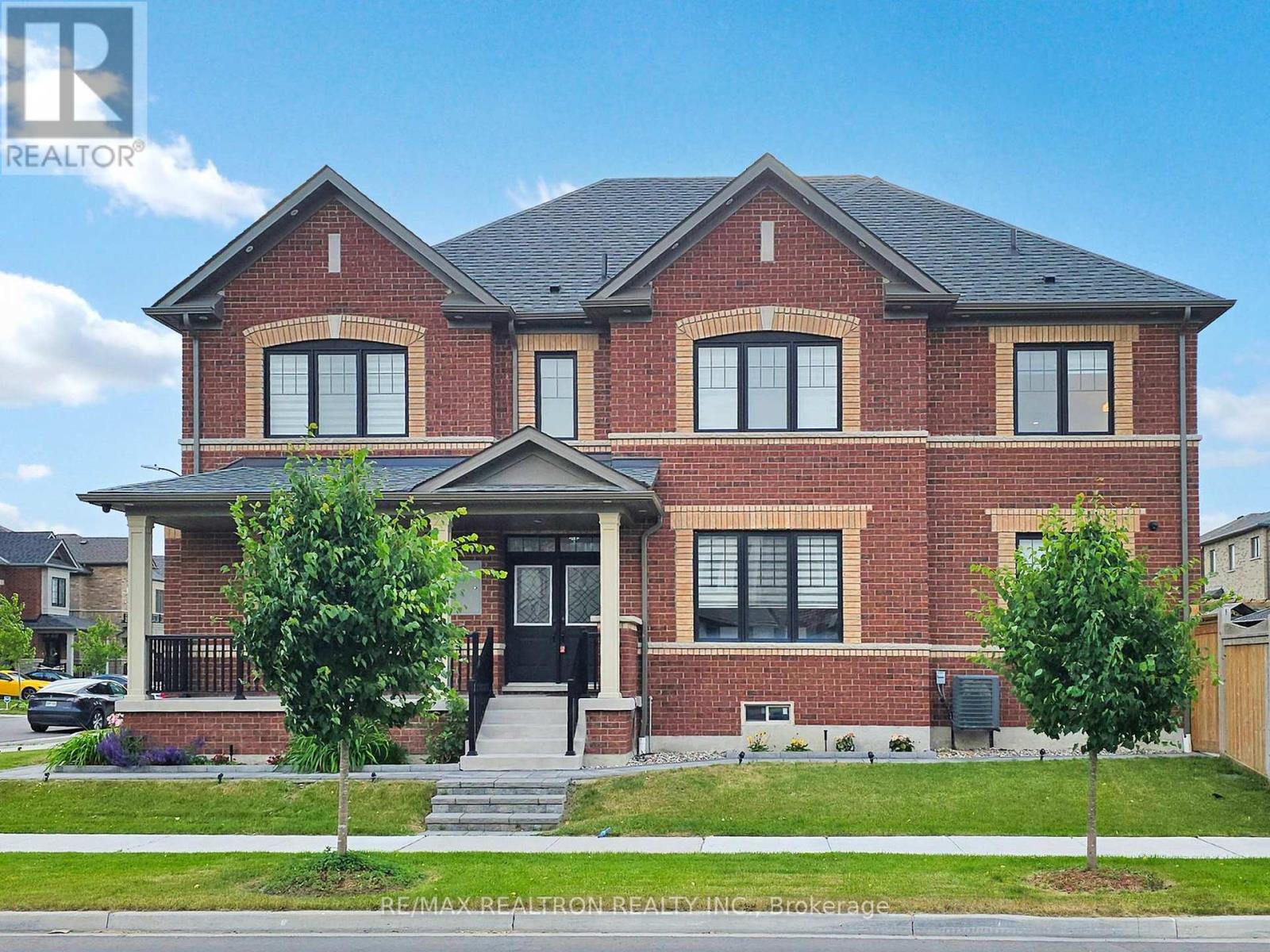 2 AUCKLAND DRIVE|Whitby, Ontario L1P0G6