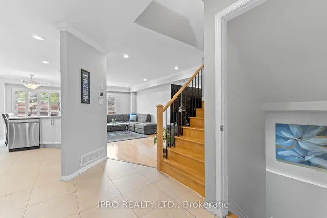 房产图片 4 - 42 Meadow Wood Cres