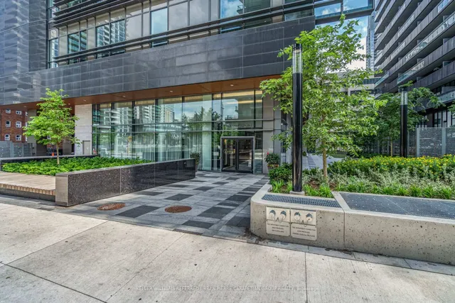 Additional image 4 of 39 Roehampton Ave Unit 408