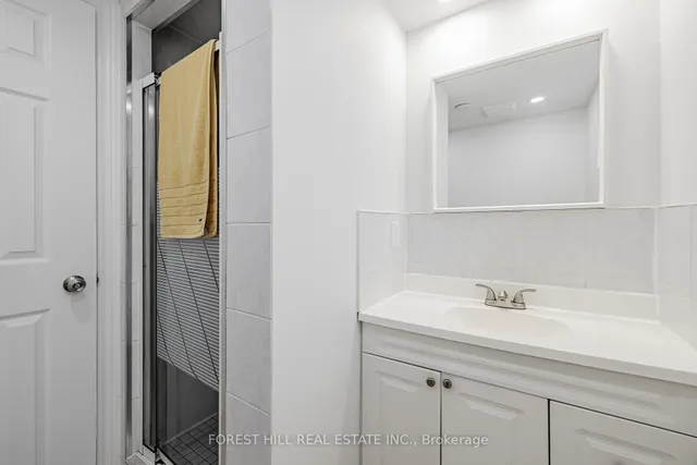 Additional image 3 of 27 Apache Tr