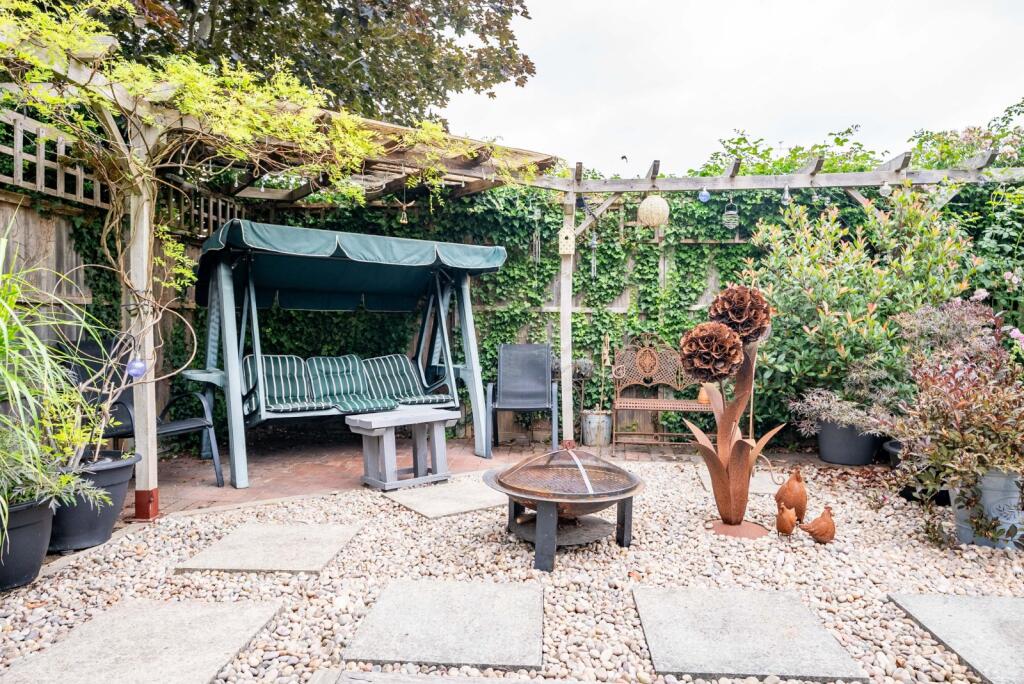 Additional image 19 of Pilgrim Close, Park Street, St. Albans, Hertfordshire, AL2