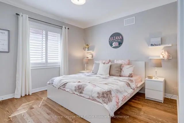 Additional image 29 of 235 Jessie Caverhill Passage