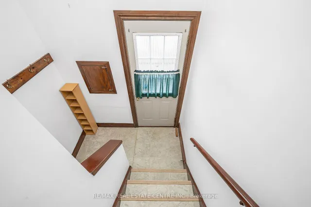 Additional image 21 of 676 Upper Wentworth St