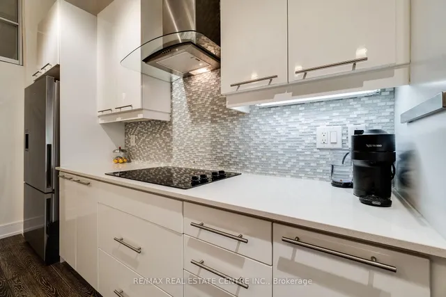 Additional image 5 of 112 Benton St Unit 211