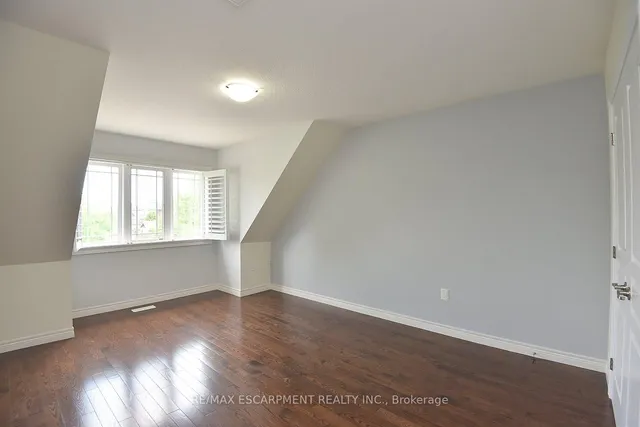 Additional image 32 of 8 Valiant Circ