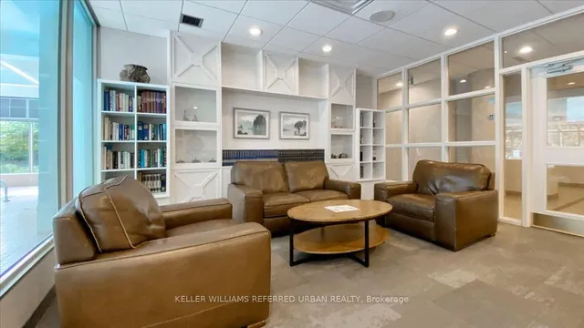 房产图片 36 - 175 Bamburgh Circ 单元 1918