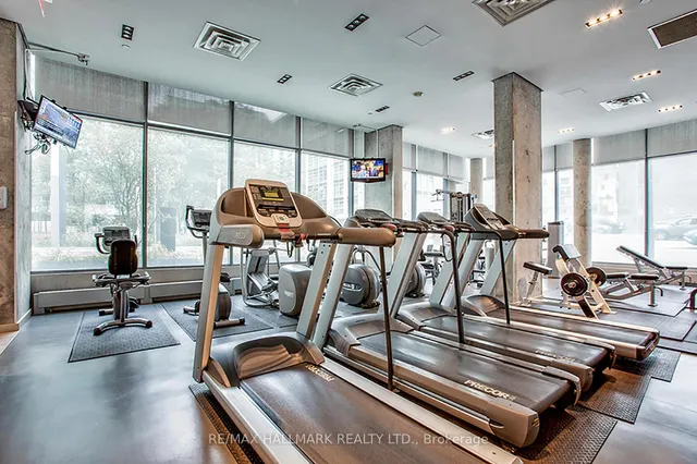 Additional image 35 of 33 Lombard St Unit 2406