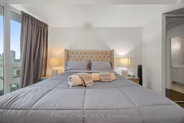 Additional image 10 of 18 Yonge St Unit 3602