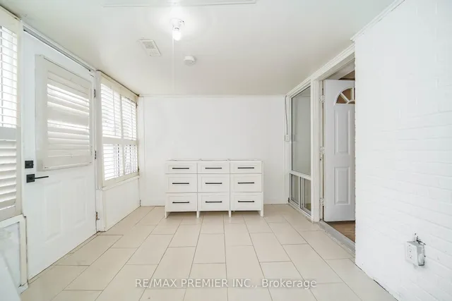 Additional image 7 of 2901 Jane St Unit Unit 106