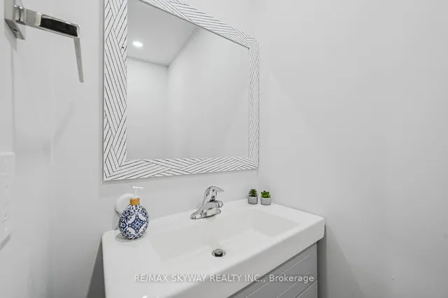 Additional image 28 of 20 Terra Cotta Cres